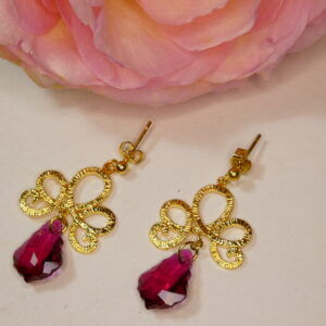 Boucles d'oreilles arabesque or et cristal baroque rose. Bijou Sophia Célesta